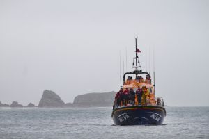 tenby boxing day swim 9 sm.jpg